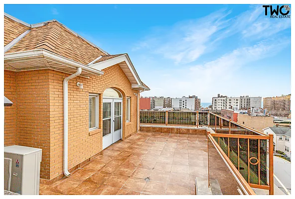 Sold by TwoRealEstate LLC | media 17