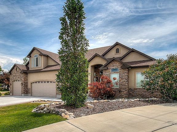 2nd image of 216 E Green Ct