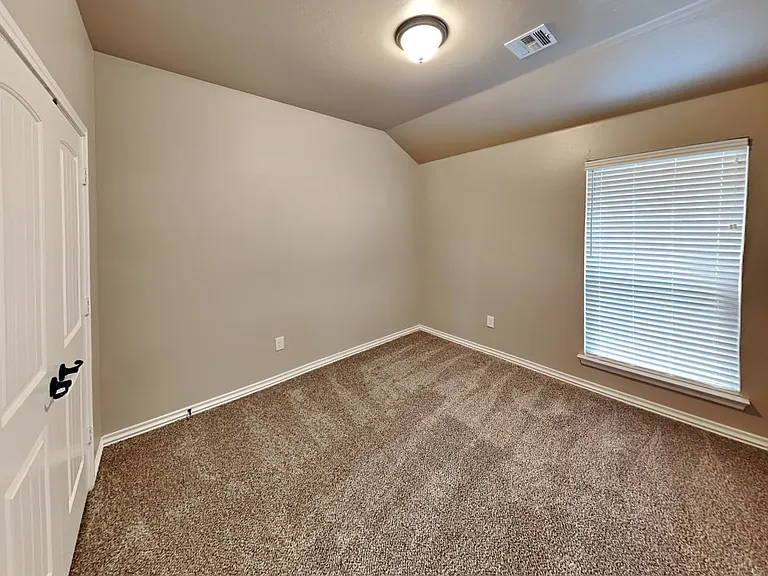 11305 NW 94th St — Photo 16