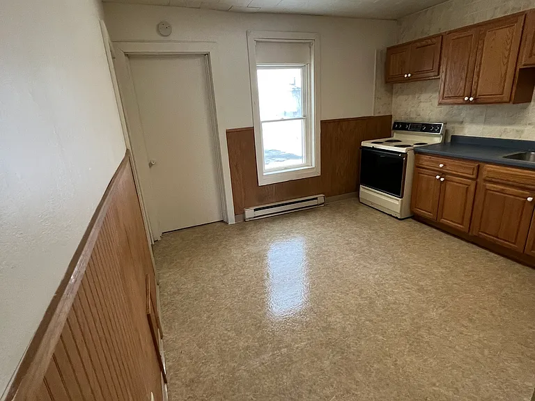 70 Oak St #A — Photo 2