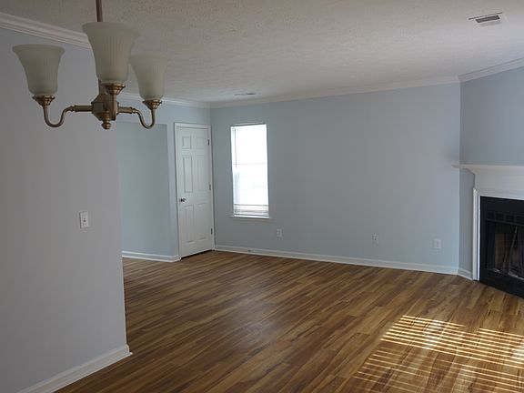 5th image of 383 Oak Harbor Trl