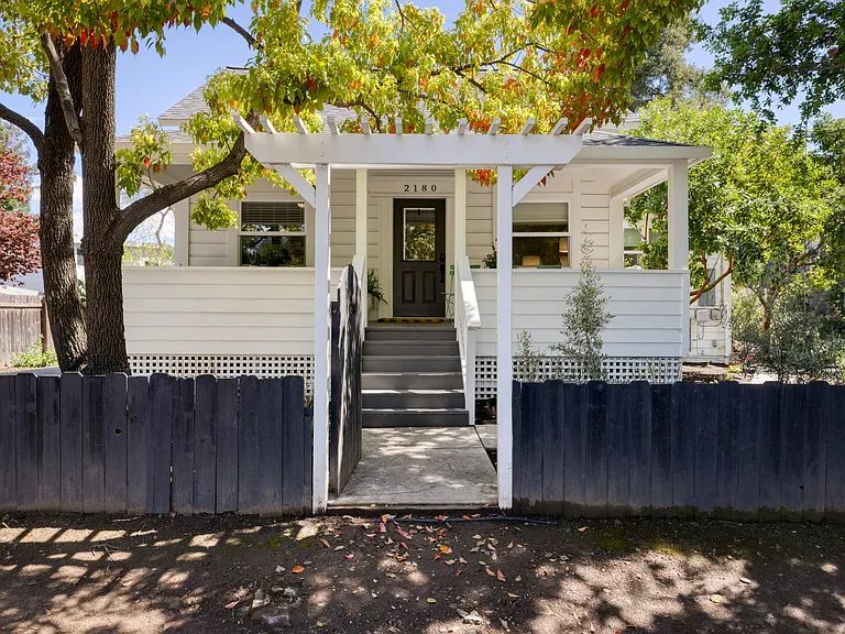 2180 Shurtleff Ave — Photo 2