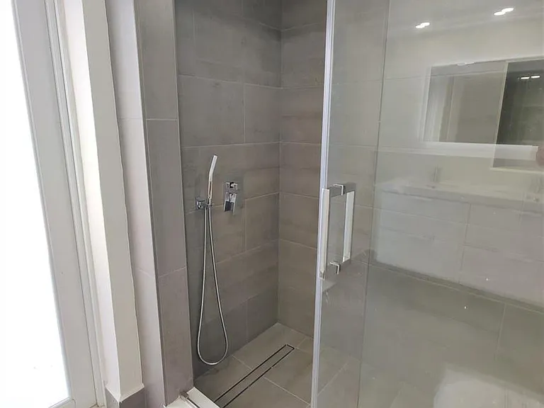733 NE 18th Ave — Photo 70