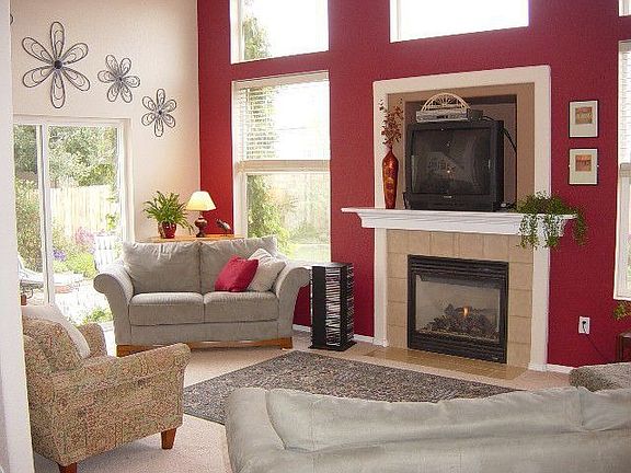 Living Room with Vaulted Ceiling, Ceiling Fan and Gas-log Fireplace.