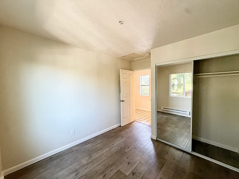 Dixon Landing Apartments — Photo 11