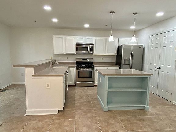 2nd image of 4002 Brussels Way