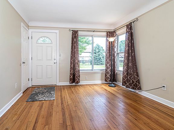 4th image of 25265 Dartmouth St