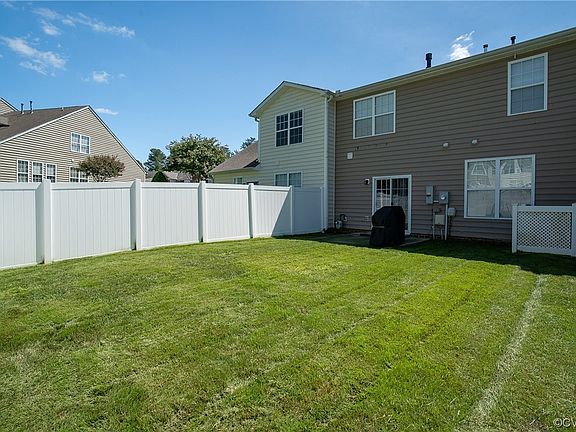 2nd image of 856 Parkland Pl