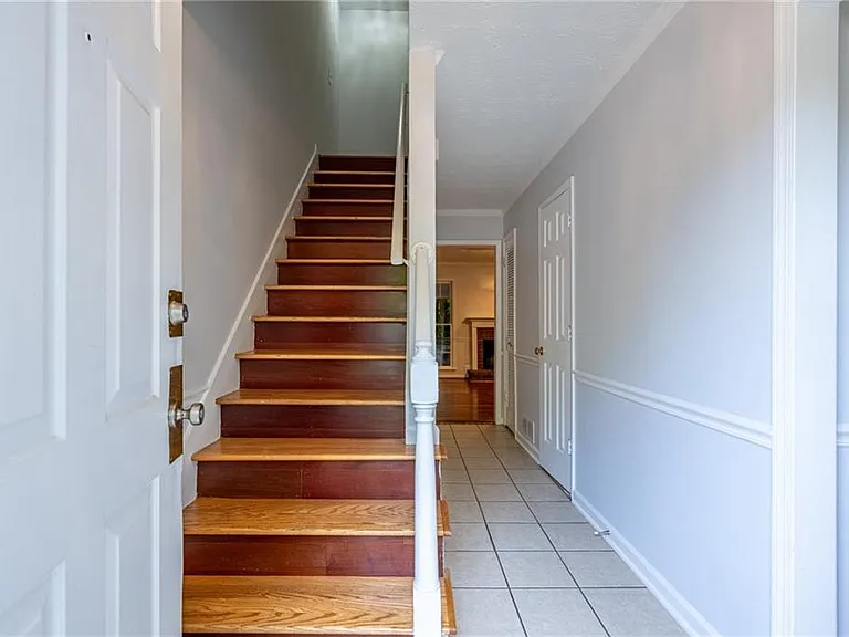 2916 Governors Ct — Photo 4
