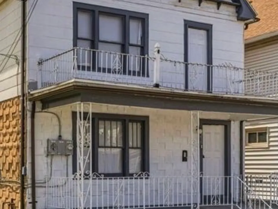 239 Rodney Ave #2