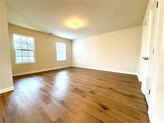 4th image of 400 Oconner Blvd