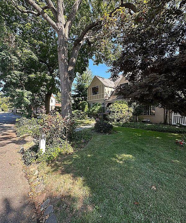 2nd image of 8533 Somerset St
