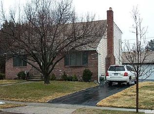 53 Hillvale Rd, Albertson, NY 11507