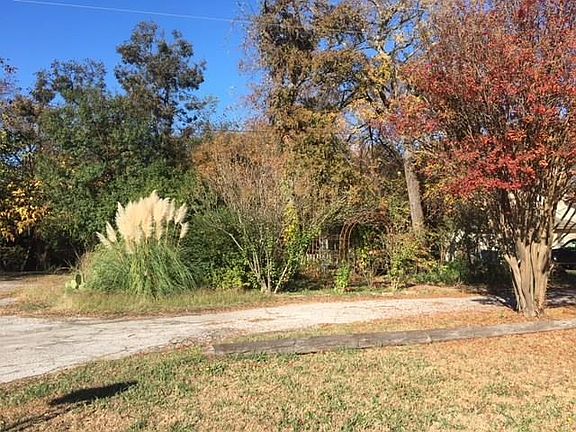 2nd image of 300 Jones Cir