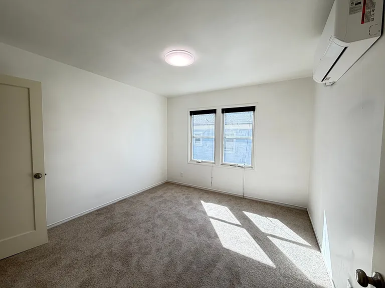 1831 & 1833 Stanford Street — Photo 14