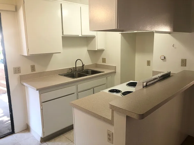 Del Norte Apartments — Photo 8