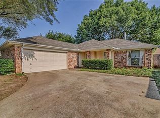 3104 Country Creek Ln, Fort Worth, TX 76123
