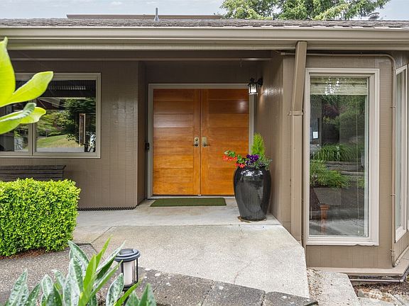 4th image of 24 Shorewood Drive