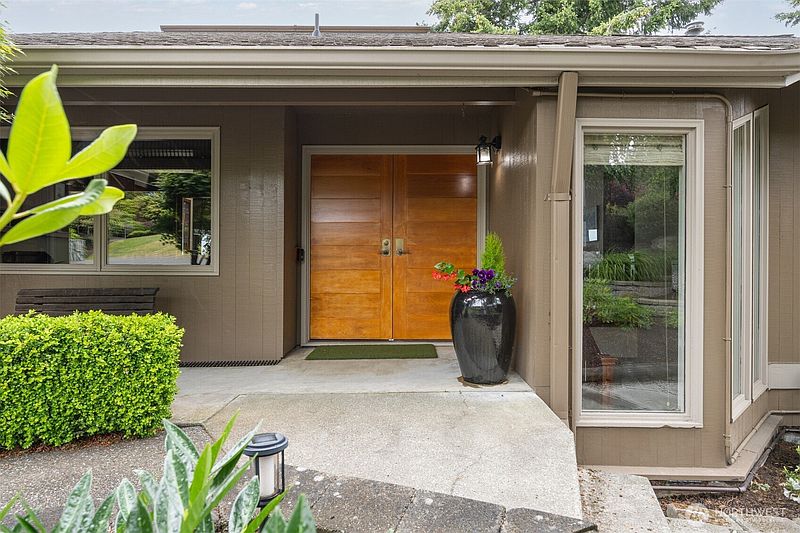 4th image of 24 Shorewood Drive