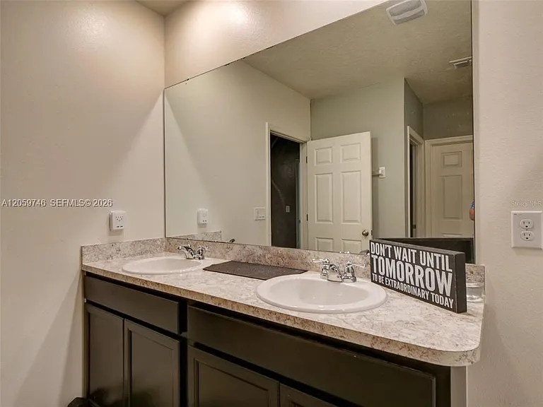 808 Old Country Rd SE — Photo 16