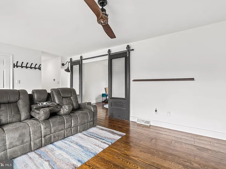 10025 Jasper Dr — Photo 16