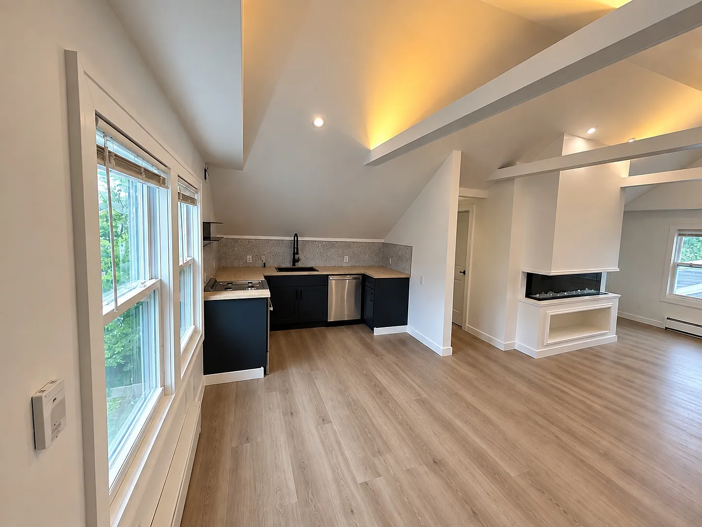 1 bed, 915 sqft, $1,275 — Photo 3