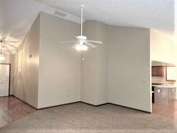4th image of 373 Winterset Dr