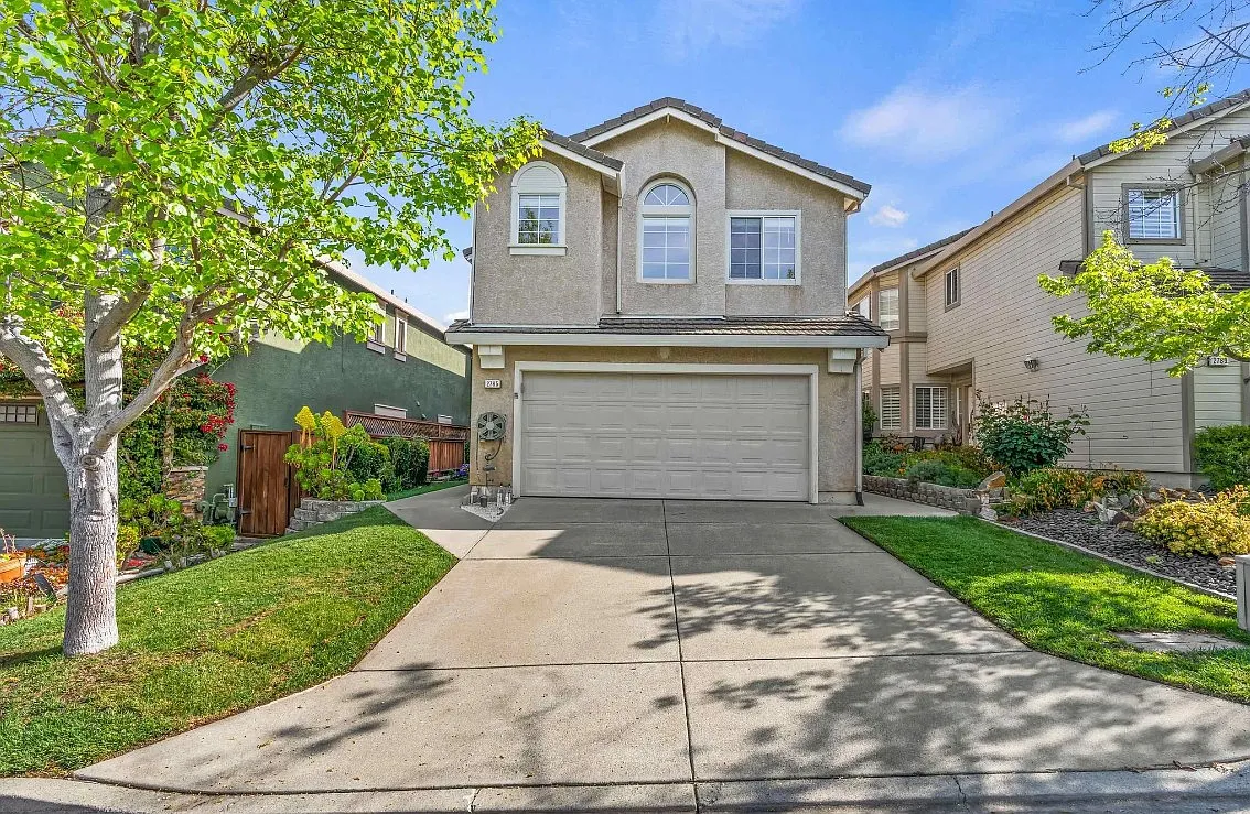 2785 Parkway Dr — Photo 1