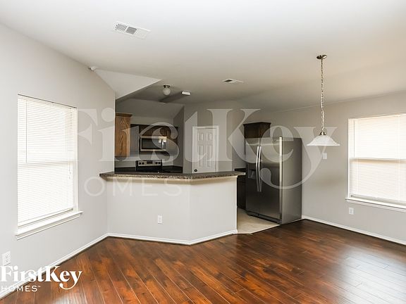 4th image of 1206 Jewel Ln
