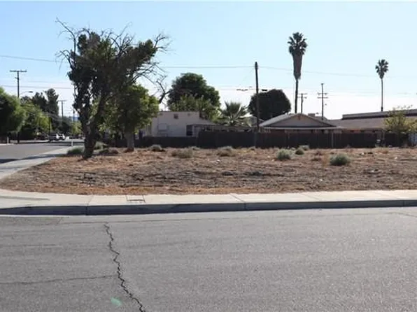 284 E 5th St, San Jacinto, CA 92583