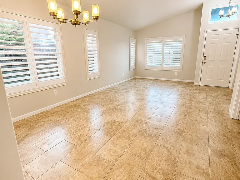 44696 Lorraine Dr — Photo 3