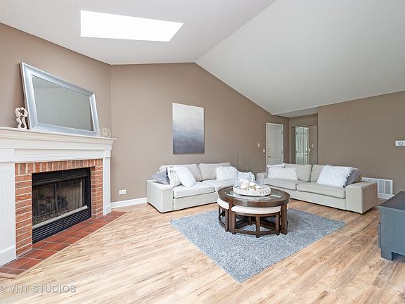 2nd image of 304 Glasgow Ln Unit W2