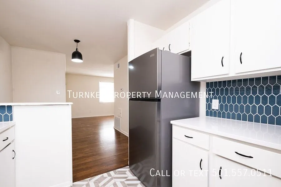 619 Sherman St Unit B -- Half Off First Month's Rent!! — Photo 2