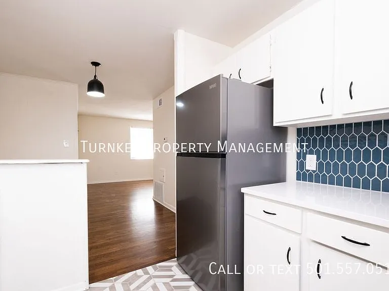619 Sherman St — Photo 3
