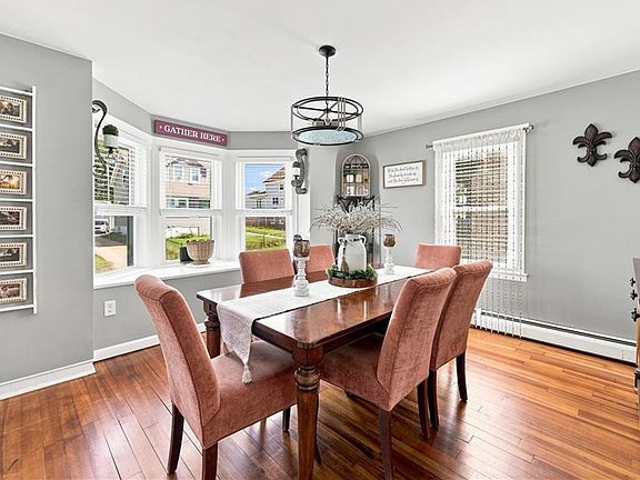 3rd image of 185 Hilton St