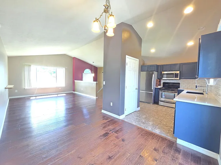 4615 E 13th Ave — Photo 3
