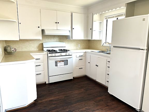 3rd image of 404 Whitworth Ave S