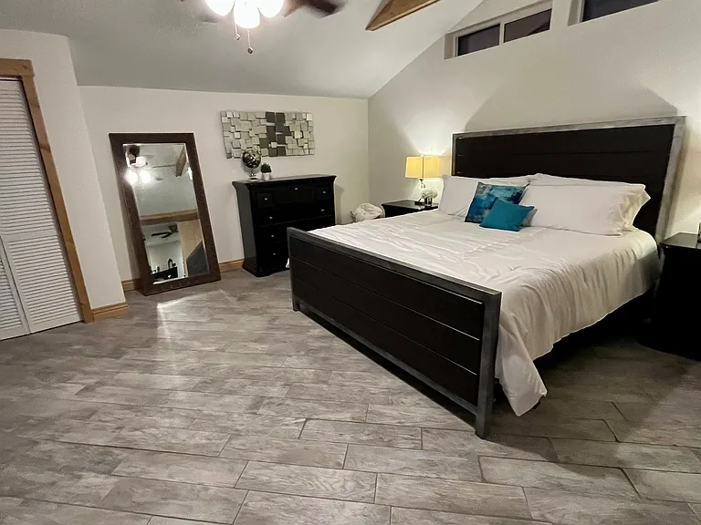 745 N Mesa Dr — Photo 2