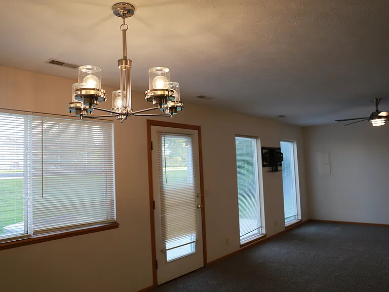 8941 Venice Ln — Photo 6