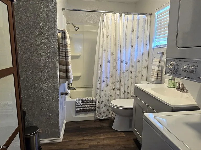 401 S Franklin St — Photo 13