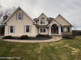 355 Lake Point Ave, Carbondale, PA 18407