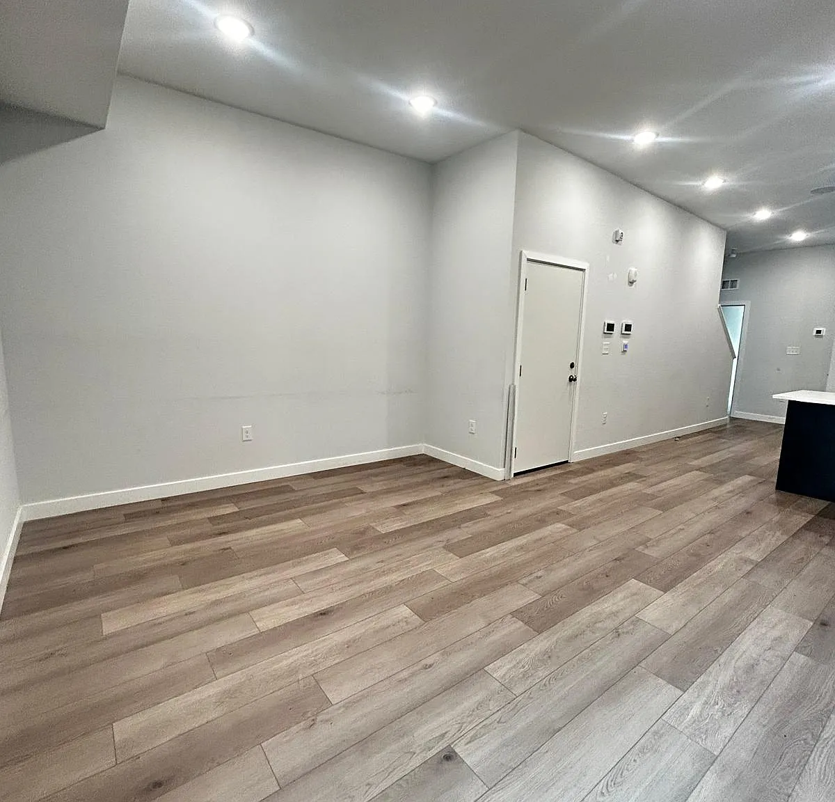 2 bed, 950 sqft, $1,765 — Photo 2