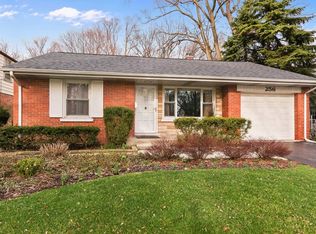 256 S Prospect Ave, Clarendon Hills, IL 60514