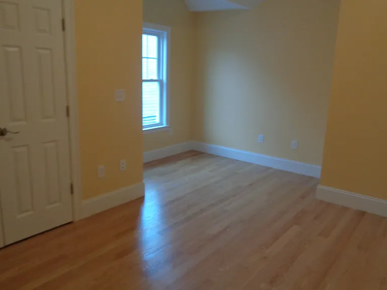 121 Hancock St — Photo 3