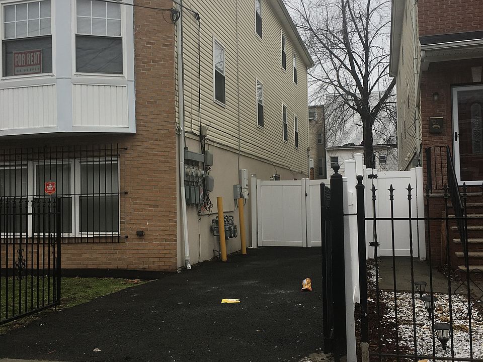 2nd image of 86 Wakeman Ave #2