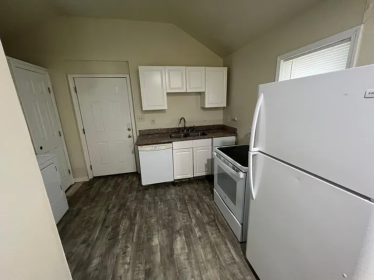 1328 Camden Ave — Photo 5