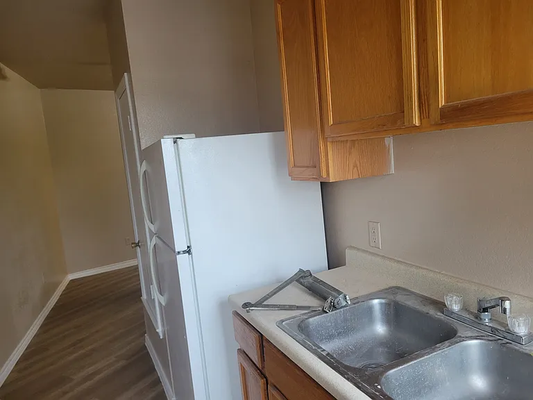 354 E Southcross Blvd #4 — Photo 7