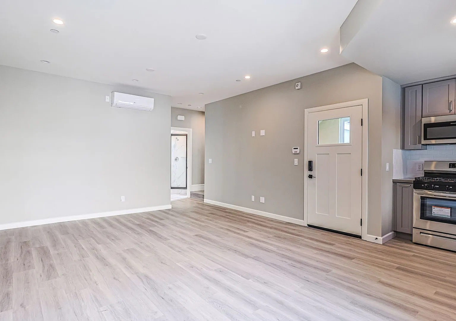 5261 Harmony Ave — Photo 3