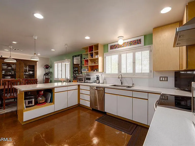 407 E Aepli Dr — Photo 4