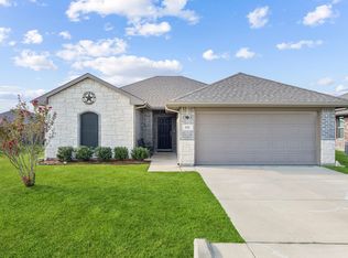 121 Willowbend Loop, Mabank, TX 75147